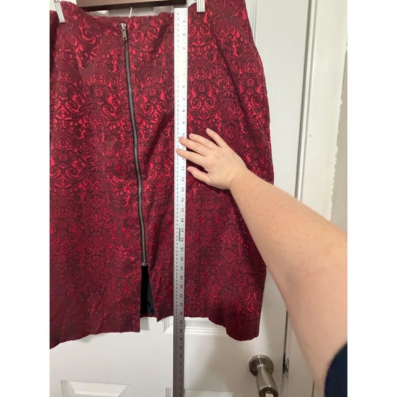 Worthington Woman Red Black Damask Brocade Pencil Skirt Plus Size 18W Back Zip - Picture 3 of 6